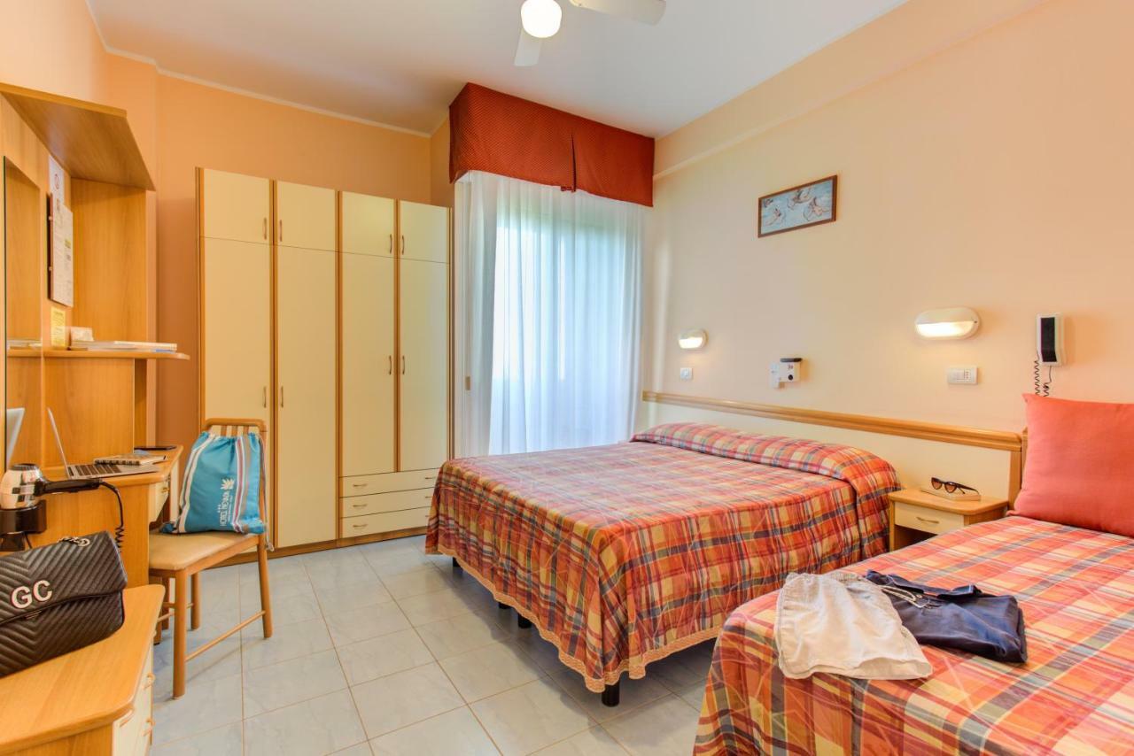 Hotel Nevada Беллария-Иджеа-Марина Экстерьер фото